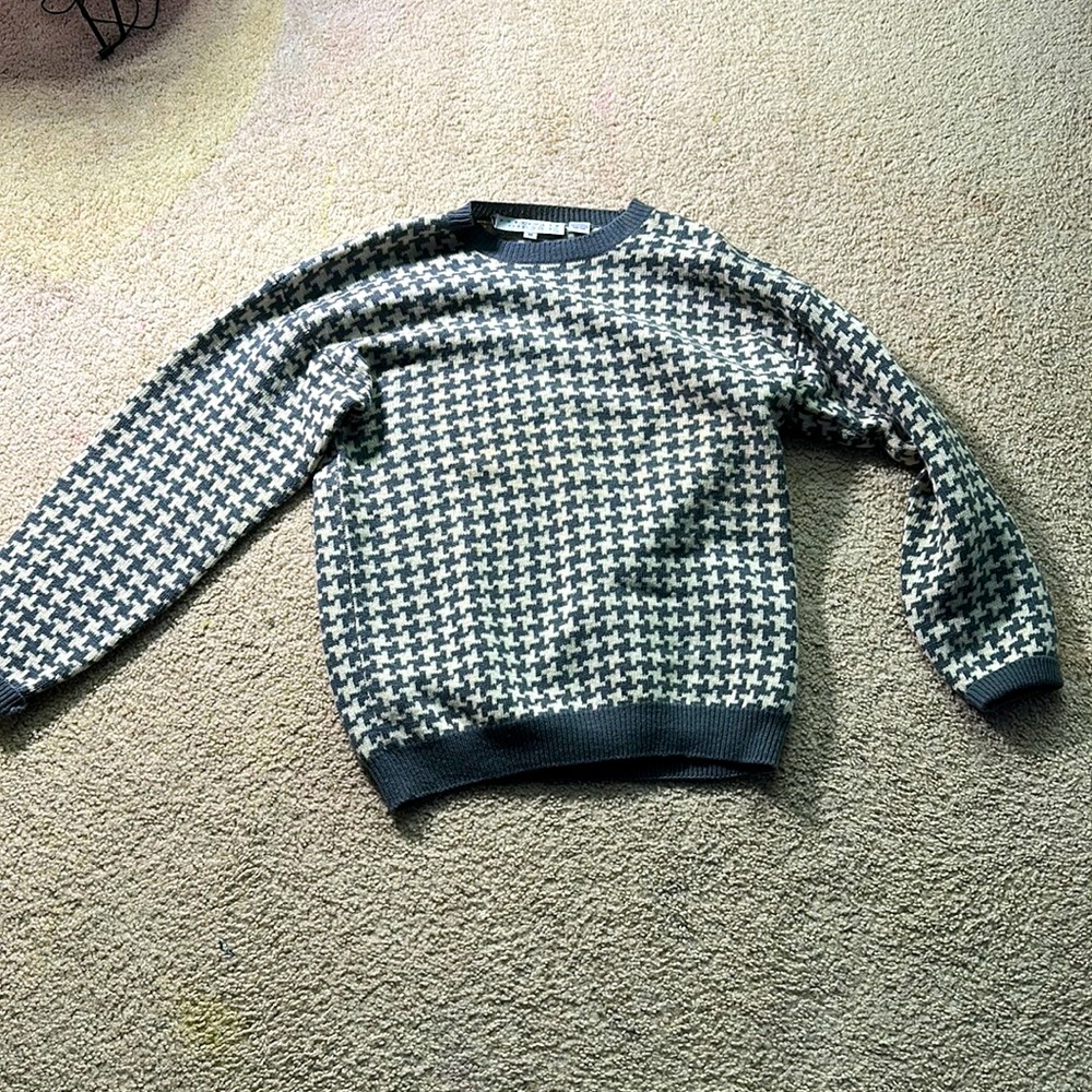 Portfolio, perry Ellis gray and white sweater.